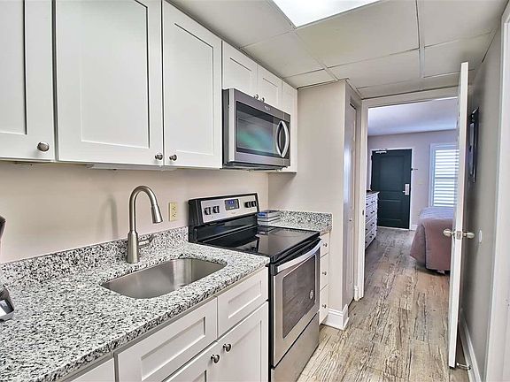 4th image of 601 Retreat Beach Circle #224