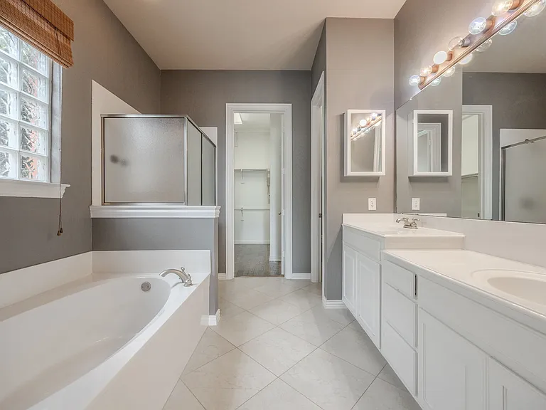 2200 Stone Creek Dr — Photo 21