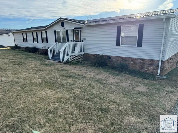 204 Chestnut Meadows Rd, Martinsville, VA 24112