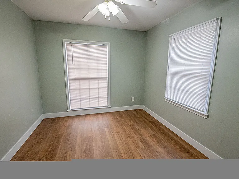 4361 Montclair Cir E — Photo 13