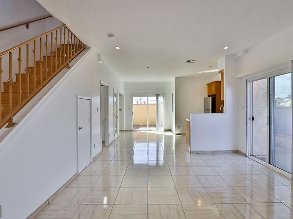 4th image of 830 Harris Ave #B