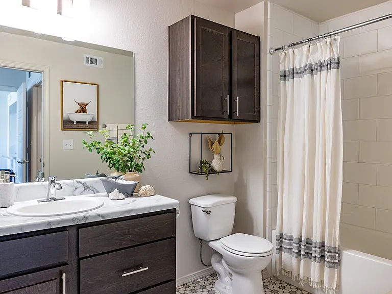 Center 301 — Photo 21