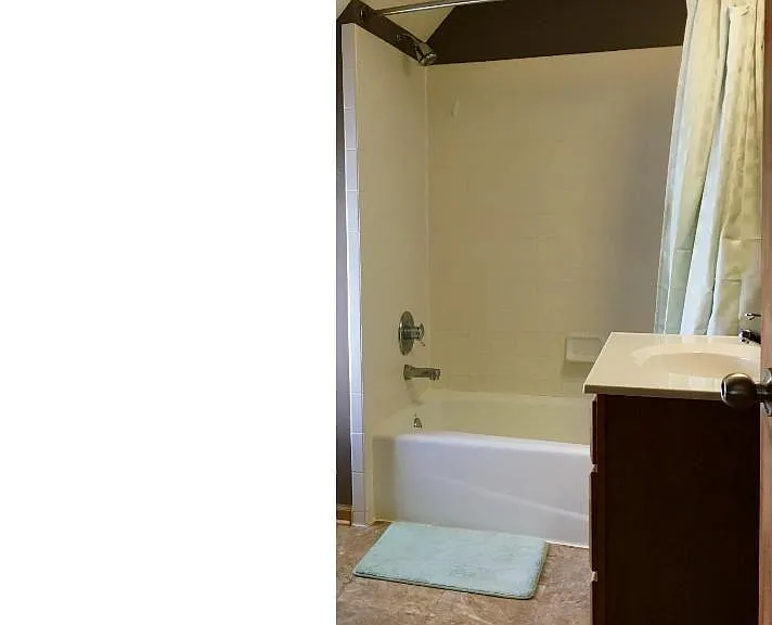 2111 3rd St NE — Photo 10