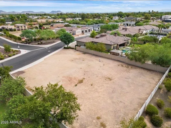 7465 W CALAVAR Road #1, Peoria, AZ 85381