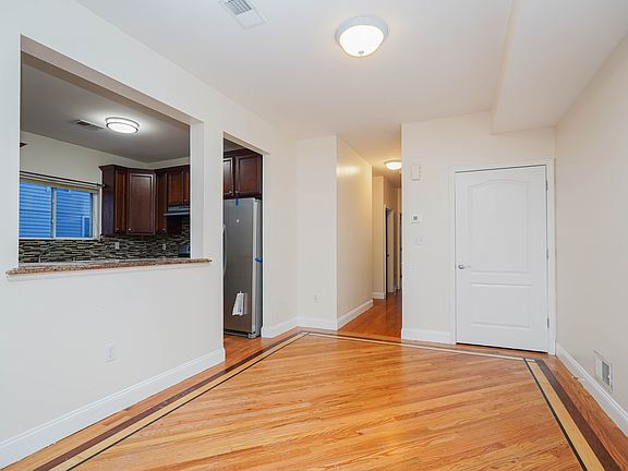4th image of 1330 Rockland Ave Suite A