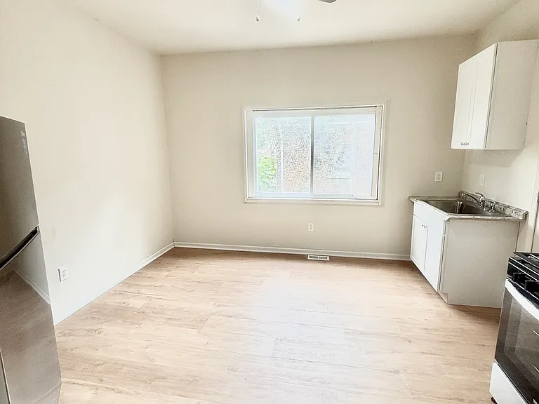 1574 Electric Ave #2 — Photo 2