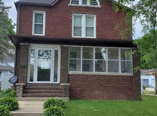 1218 W Pleasant St, Freeport, IL 61032