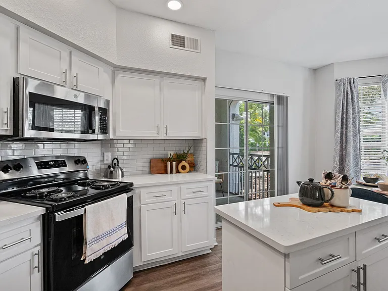 Henley Tampa Palms — Photo 10