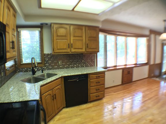3rd image of 905 Shenandoah Dr