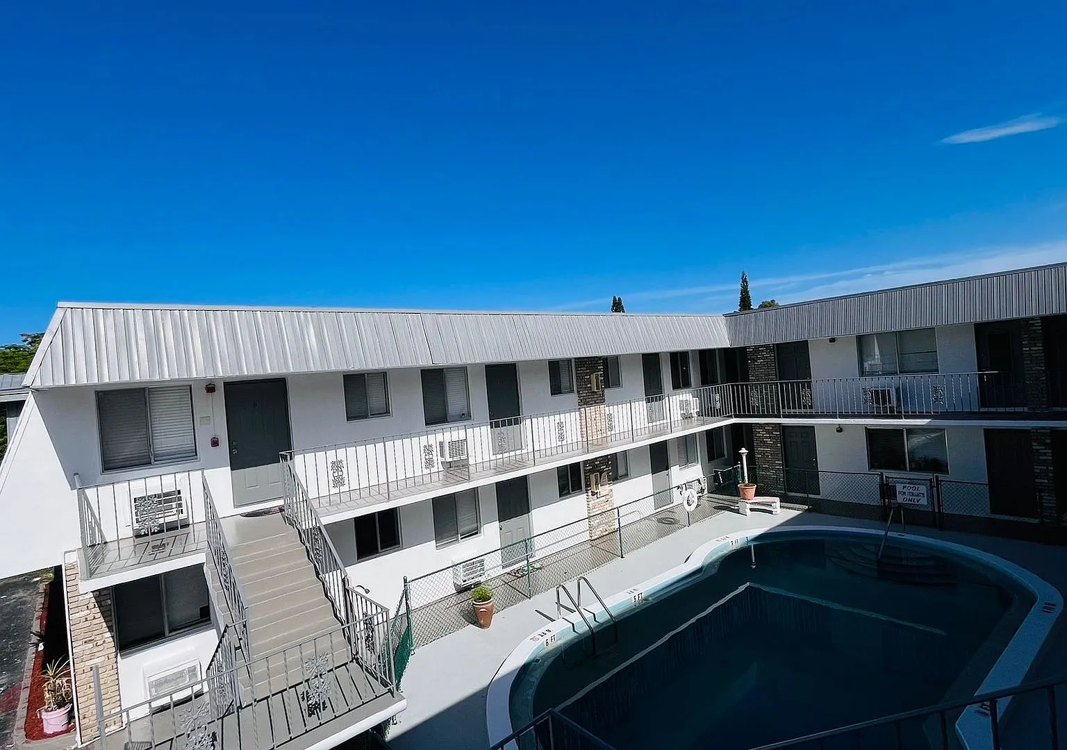 1958 McKinley St Hollywood, FL 33020 — Photo 3