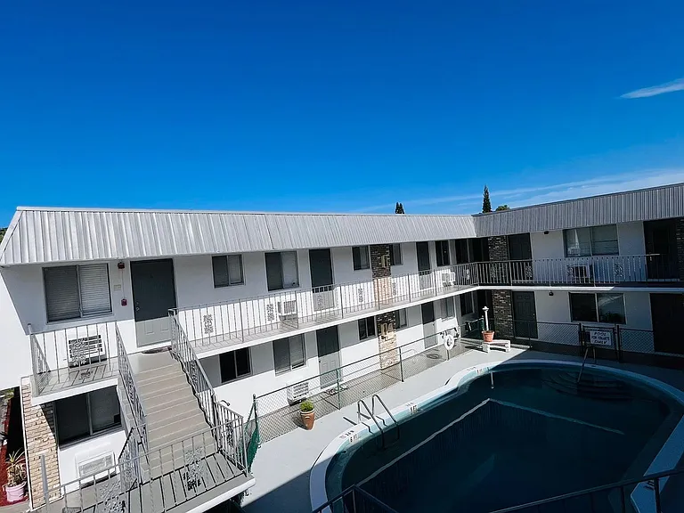 1958 McKinley St Hollywood, FL 33020 — Photo 3