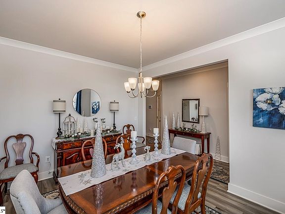 5th image of 8 Thornfield Dr