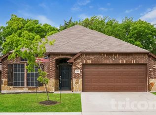 313 Lucky Landing Dr, Wilmer, TX 75172