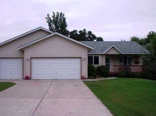 211 Palomino Rd SE, Isanti, MN 55040