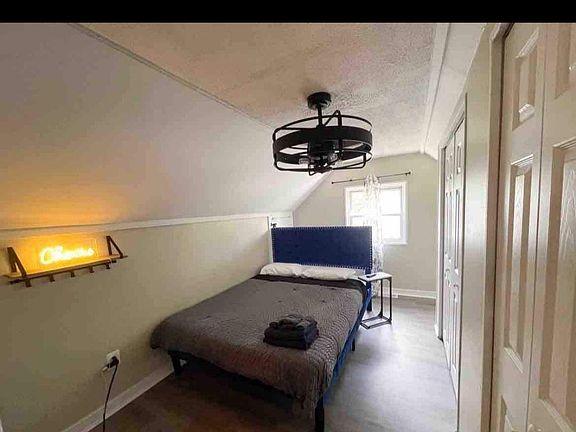 3rd image of 914 Highview Dr