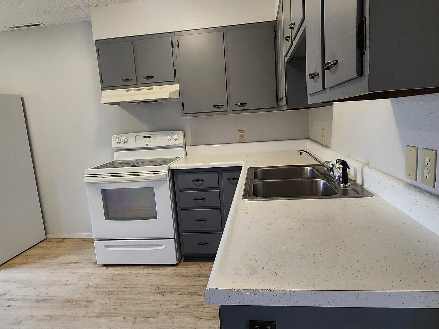 1318 Cole Avenue - 1 — Photo 2