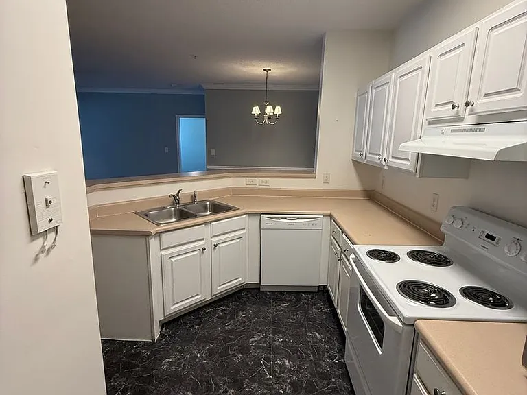 9201 Walden Park Dr — Photo 8