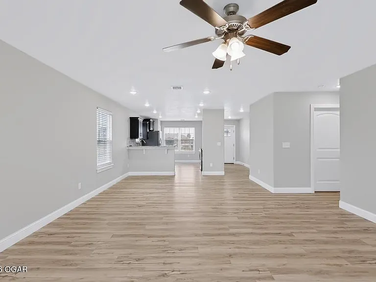 2410 S Jackson Ave — Photo 3