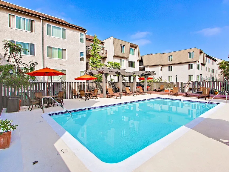 Woodcliff Apartments — Photo 35