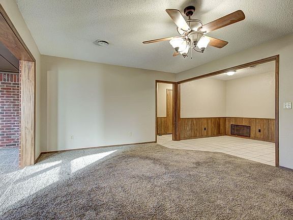 2nd image of 115 W Dogwood Dr