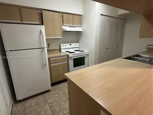 18356 NW 68th Ave APT K, Hialeah, FL 33015