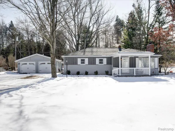 3567 Orvall Dr, Fort Gratiot, MI 48059