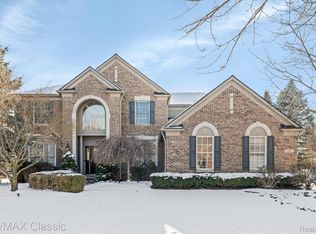 18002 Stonebrook Dr, Northville, MI 48168