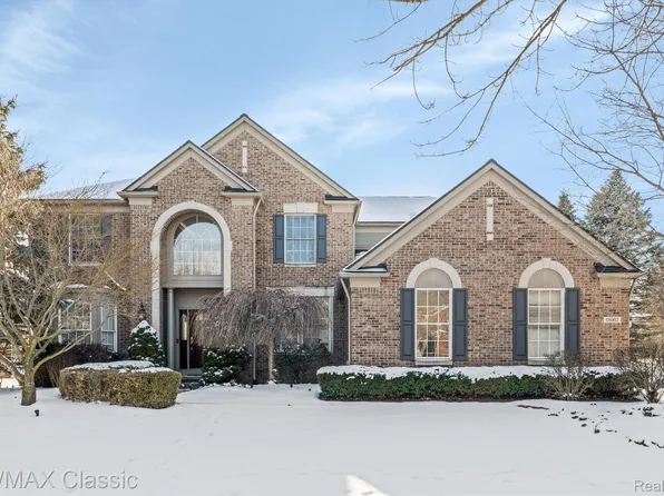 18002 Stonebrook Dr, Northville, MI 48168