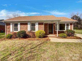 2224 Thornfield Rd, Charlotte, NC 28217