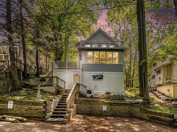 40 Edwards Ave, Grand Haven, MI 49417