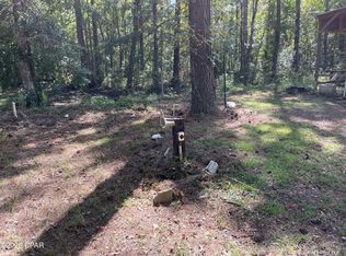 5 Smokehouse Lake Rd, Ponce De Leon, FL 32455