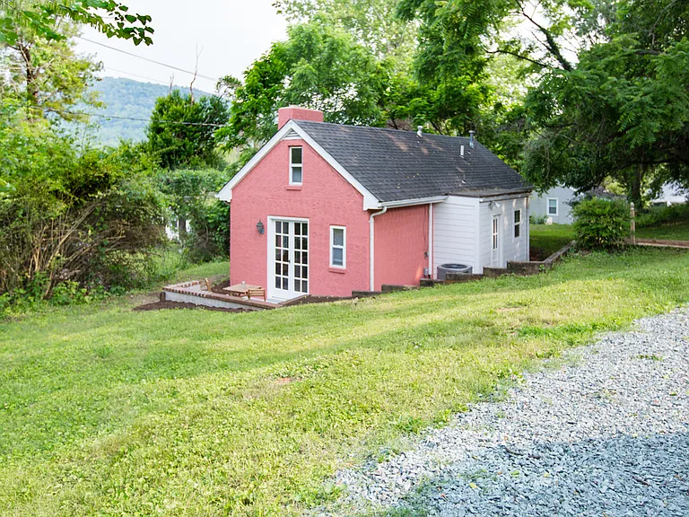 1601 Monticello Rd — Photo 3