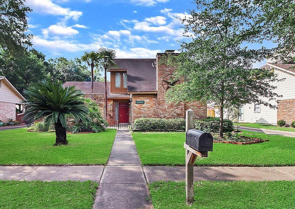 1st image of 21427 Park Mount Dr