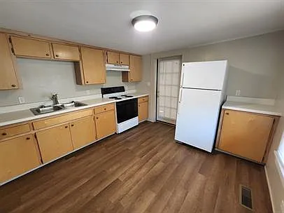 203 S Cravens St #4 — Photo 20