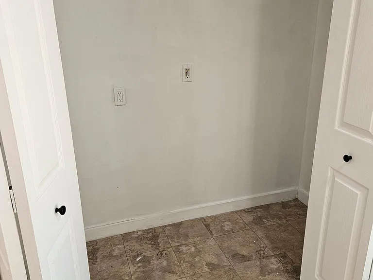 1635 Giddings Rd — Photo 25
