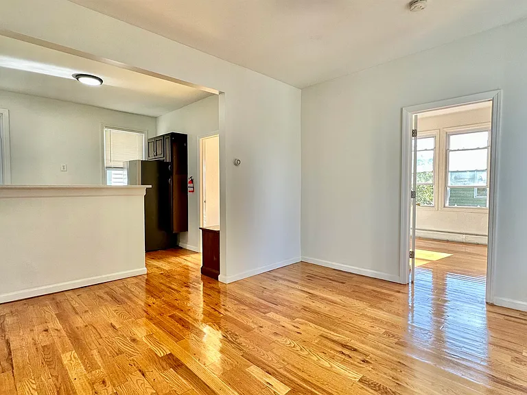 245 Duncan Ave #4 — Photo 4