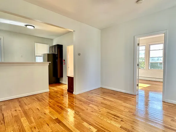 245 Duncan Avenue image 2 of 22