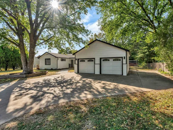 113 N Byron Rd, Wichita, KS 67212
