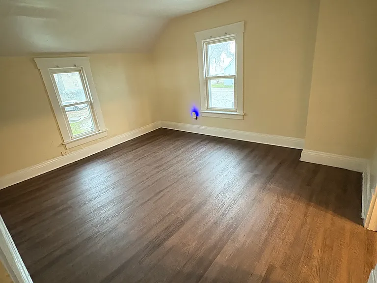 489 Sumner St — Photo 7