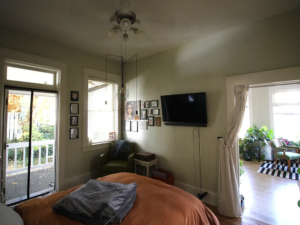 855 E 3rd Ave #5