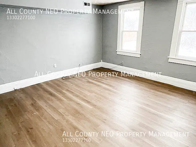 3400 E 52nd St — Photo 10