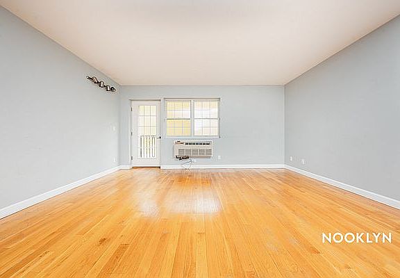 3rd image of 90 Sullivan Pl #4R