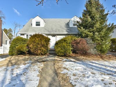 4 Kemp Lane, New Hyde Park, NY, 11040