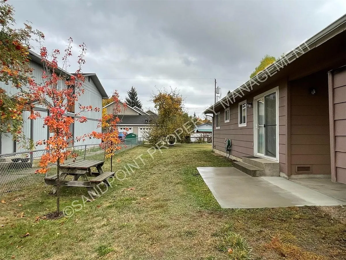 Photo 2 of 15 - 1319 Hickory St - Sandpoint, ID Building Photo - 1319 Hickory St
