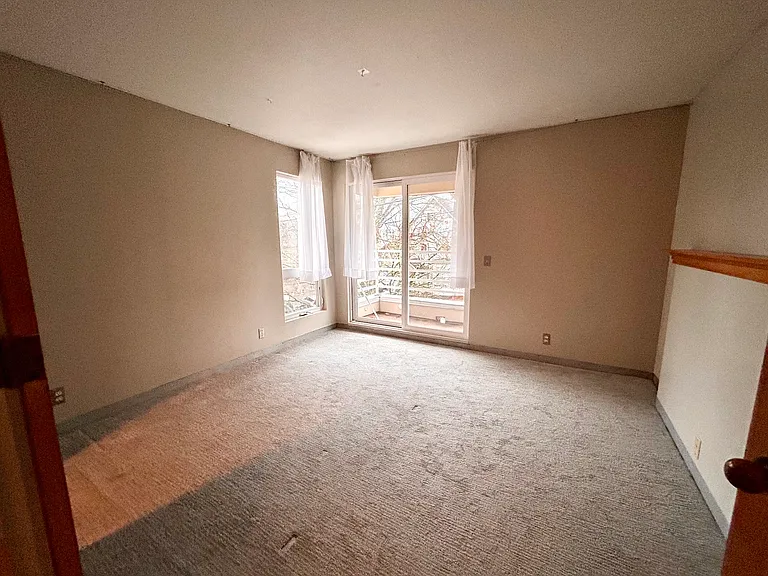 535 Summit Ave E #102 — Photo 5