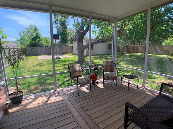 3rd image of 205 Evergreen Dr