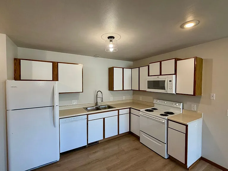 1813 N 11th Ave — Photo 16