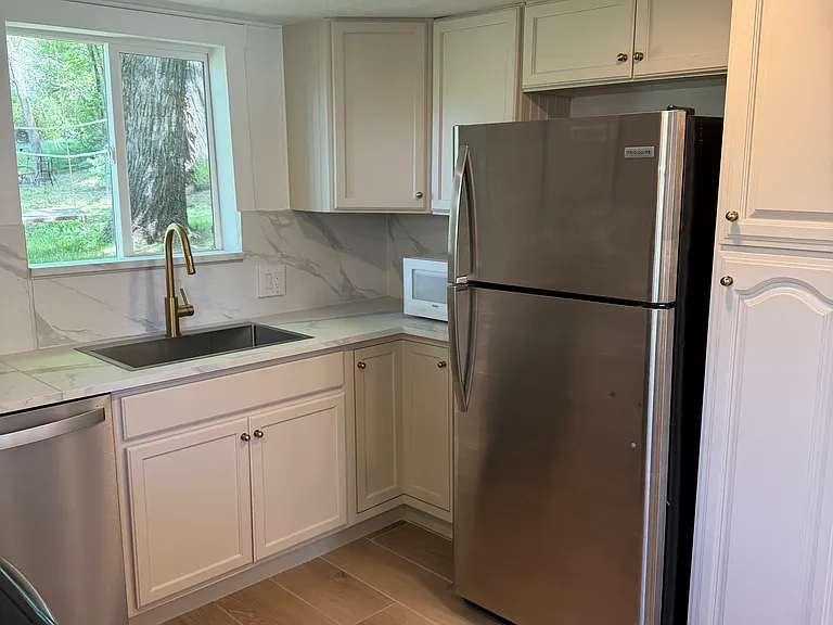 670 Healy St — Photo 3