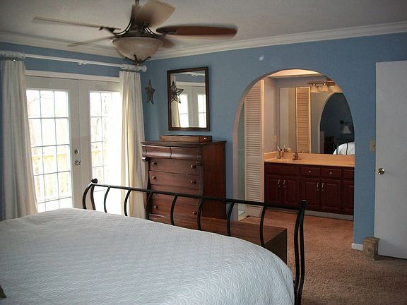 Master Bedroom/bath Upstairs