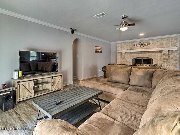 4th image of 12424 Crestwood Dr